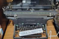 Antique underwood typewriter 